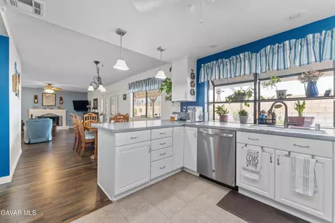 Kitchen - 44125 Dusty Rd, Lancaster, CA 93536 photo 2 of 2