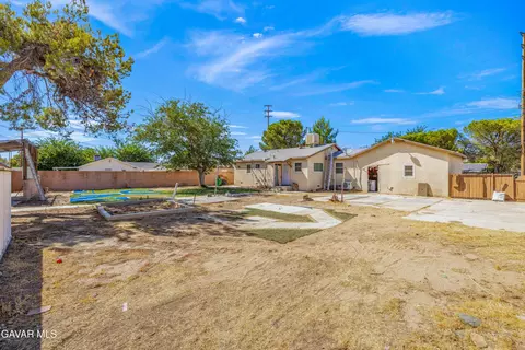 Exterior - 1022 Lancaster Blvd E, Lancaster, CA 93535 photo 2 of 2
