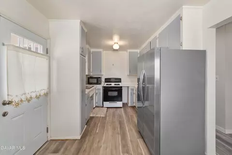 Entry Way - 1022 Lancaster Blvd E, Lancaster, CA 93535 photo 1 of 1