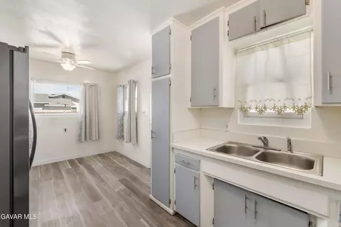 Kitchen - 1022 Lancaster Blvd E, Lancaster, CA 93535 photo 2 of 3