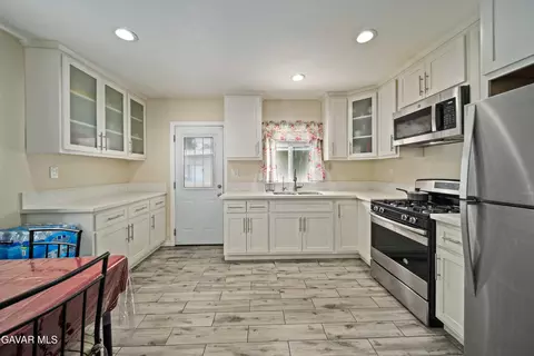 6838 Severn Dr, Paramount, CA 90723 photo 8