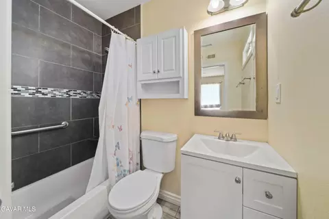 6838 Severn Dr, Paramount, CA 90723 photo 19