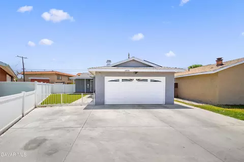 6838 Severn Dr, Paramount, CA 90723 photo 2