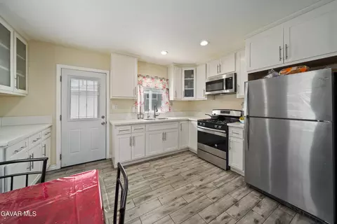6838 Severn Dr, Paramount, CA 90723 photo 9