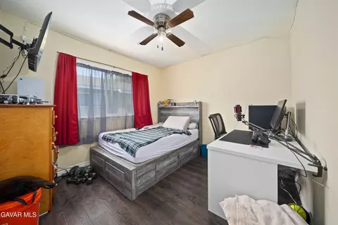 6838 Severn Dr, Paramount, CA 90723 photo 12