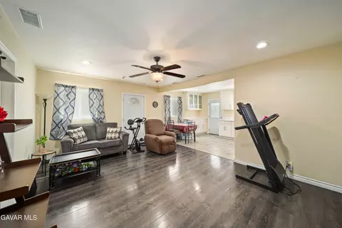 6838 Severn Dr, Paramount, CA 90723 photo 5