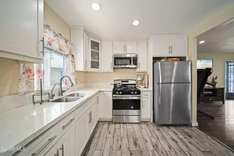 6838 Severn Dr, Paramount, CA 90723 photo 10