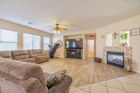 Living - 4302 Olivera Pl, Lancaster, CA 93536 photo 3 of 4