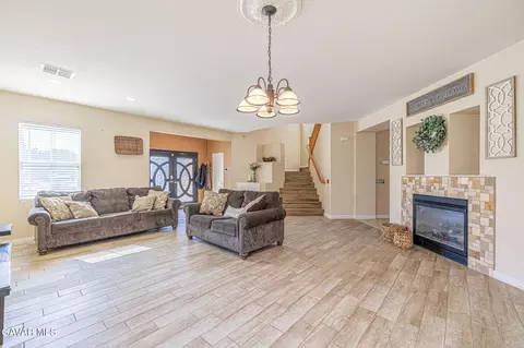 Living - 4302 Olivera Pl, Lancaster, CA 93536 photo 2 of 4