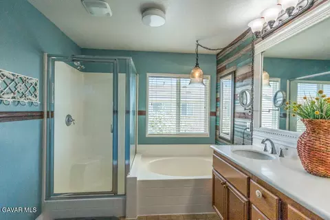 Bath - 3455 Pine Mist Ct, Rosamond, CA 93560 photo 3 of 3
