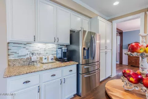 Kitchen - 3455 Pine Mist Ct, Rosamond, CA 93560 photo 4 of 5