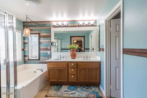 Bath - 3455 Pine Mist Ct, Rosamond, CA 93560 photo 2 of 3