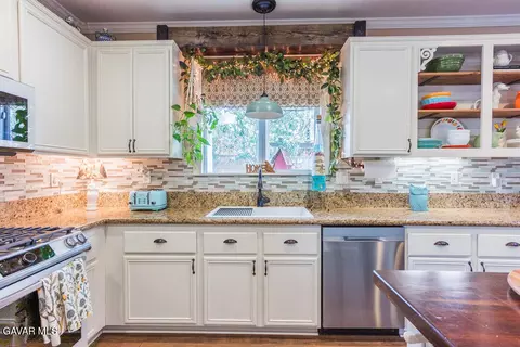 Kitchen - 3455 Pine Mist Ct, Rosamond, CA 93560 photo 2 of 5
