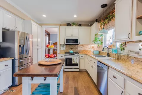 Kitchen - 3455 Pine Mist Ct, Rosamond, CA 93560 photo 3 of 5