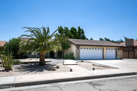 43000 Cherbourg Ln, Lancaster, CA 93536