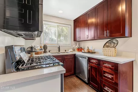 Kitchen - 44119 Fig Ave, Lancaster, CA 93534 photo 1 of 2