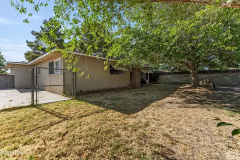 Exterior - 44119 Fig Ave, Lancaster, CA 93534 photo 3 of 4
