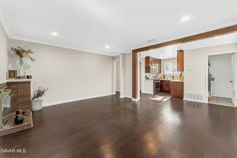 Living - 44119 Fig Ave, Lancaster, CA 93534 photo 1 of 2