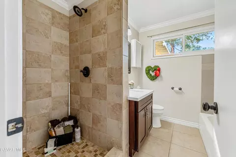 Bath - 44119 Fig Ave, Lancaster, CA 93534 photo 2 of 2