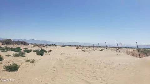 80 E 80 St, Lancaster, CA 93535 photo 5