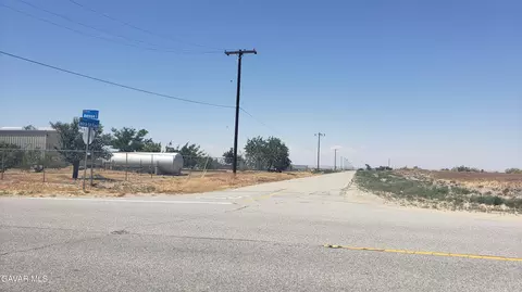 80 E 80 St, Lancaster, CA 93535 photo 3