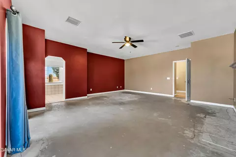 Living - 8433 Prospect St, Mojave, CA 93501 photo 5 of 5