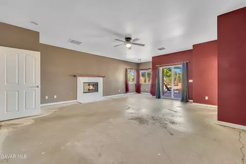 Living - 8433 Prospect St, Mojave, CA 93501 photo 4 of 5