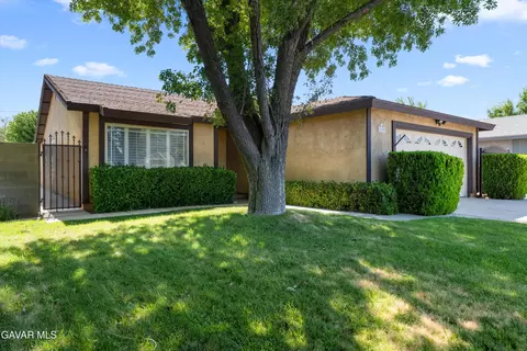 44208 Fig Ave, Lancaster, CA 93534 photo 2