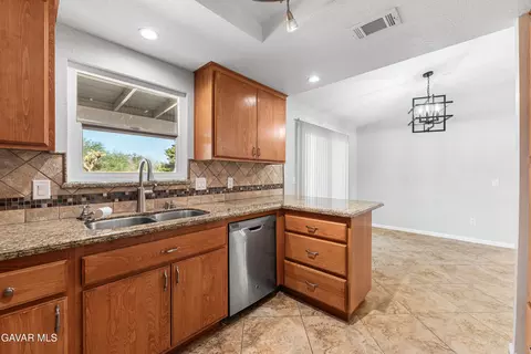 40205 167th St E, Lake Los Angeles, CA 93591 photo 14
