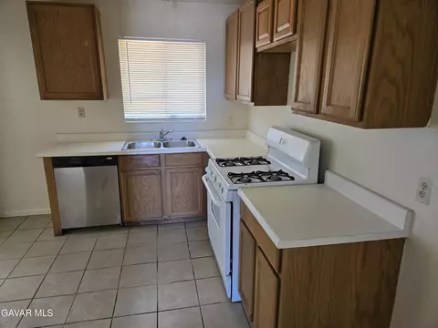 44960 3rd St E, Lancaster, CA 93535 photo 5