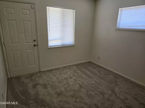 44960 3rd St E, Lancaster, CA 93535 photo 8
