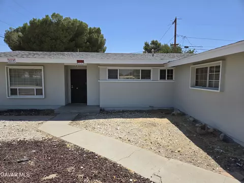 44960 3rd St E, Lancaster, CA 93535 photo 2