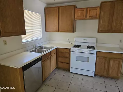 44960 3rd St E, Lancaster, CA 93535 photo 4