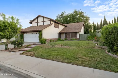 43033 Pearlwood Dr, Lancaster, CA 93536