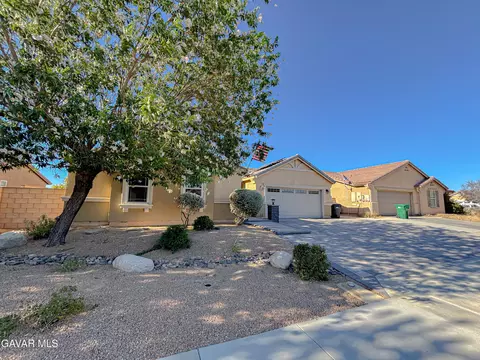 3345 James Ct, Lancaster, CA 93535 photo 2