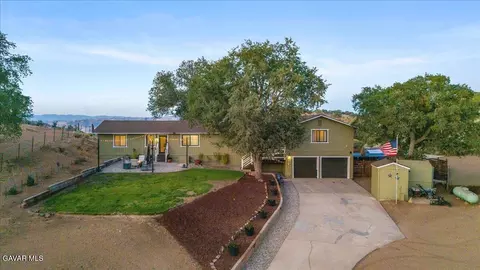 23700 Reindeer Dr, Tehachapi, CA 93561 photo 1
