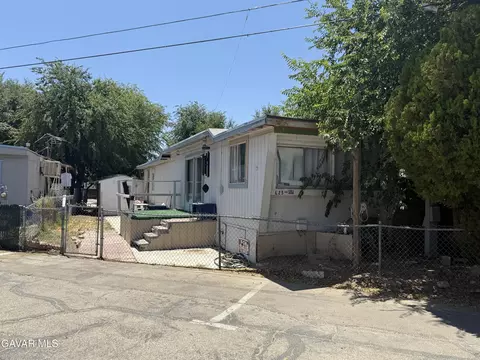 Exterior - 2515 East Avenue I #E25, Lancaster, CA 93535 photo 3 of 5