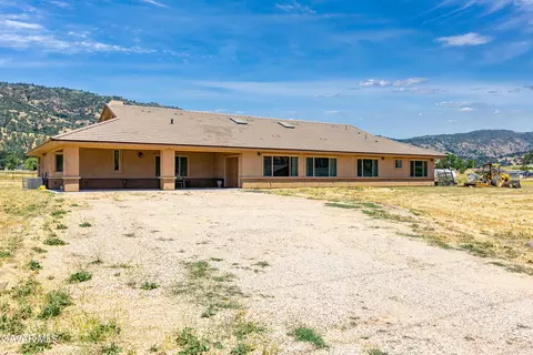28900 Bear Valley Rd, Tehachapi, CA 93561