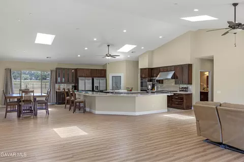 28900 Bear Valley Rd, Tehachapi, CA 93561 photo 7