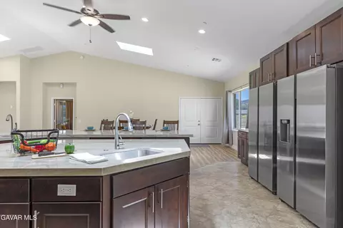 28900 Bear Valley Rd, Tehachapi, CA 93561 photo 15