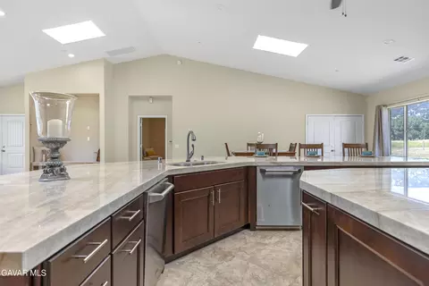 28900 Bear Valley Rd, Tehachapi, CA 93561 photo 17