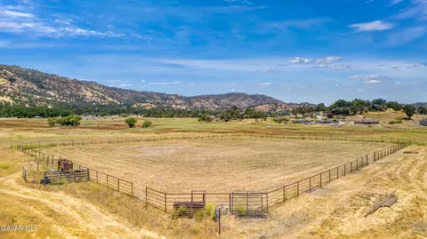 28900 Bear Valley Rd, Tehachapi, CA 93561 photo 37
