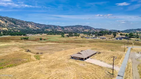 28900 Bear Valley Rd, Tehachapi, CA 93561 photo 39