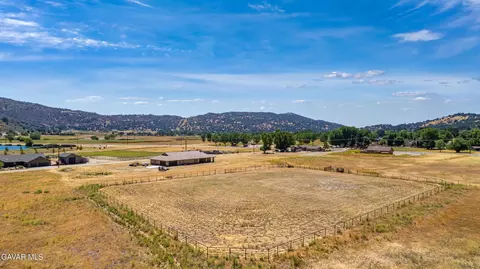 28900 Bear Valley Rd, Tehachapi, CA 93561 photo 38
