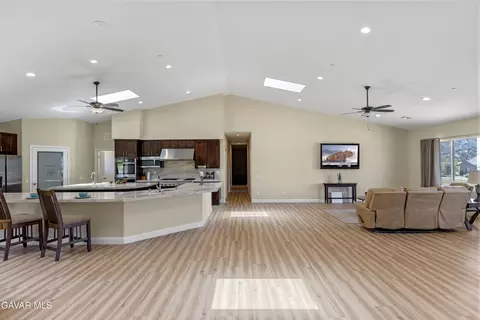 28900 Bear Valley Rd, Tehachapi, CA 93561 photo 10
