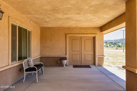 28900 Bear Valley Rd, Tehachapi, CA 93561 photo 5