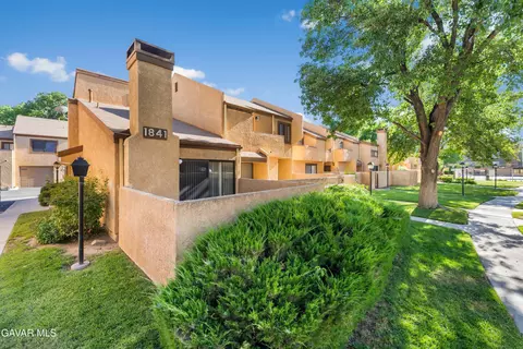 1841 Avenue J 4 E #5, Lancaster, CA 93535