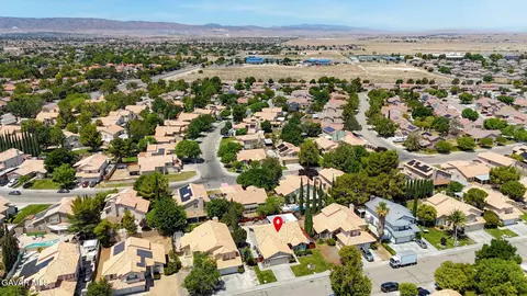44505 Shadowcrest Dr, Lancaster, CA 93536 photo 6