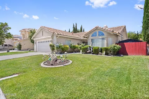 44505 Shadowcrest Dr, Lancaster, CA 93536 photo 2