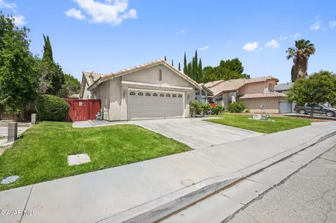44505 Shadowcrest Dr, Lancaster, CA 93536 photo 3
